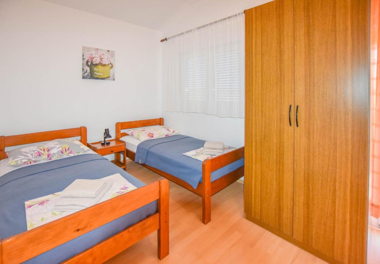 Rooms Oak Tree Biograd Na Moru Exterior photo