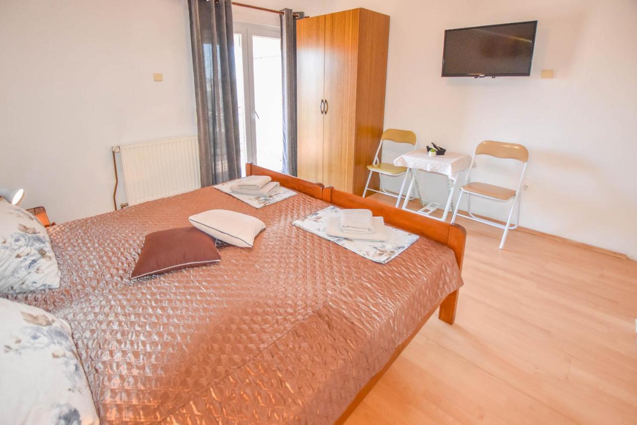 Rooms Oak Tree Biograd Na Moru Exterior photo